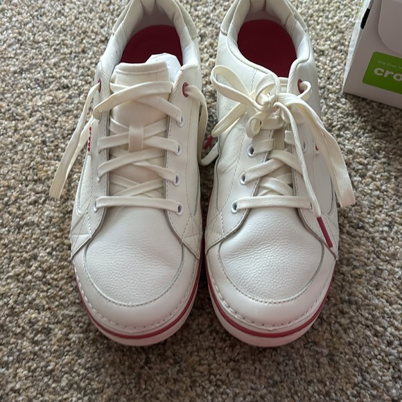 Woman’s crocs golf shoes - Picture 3 of 5